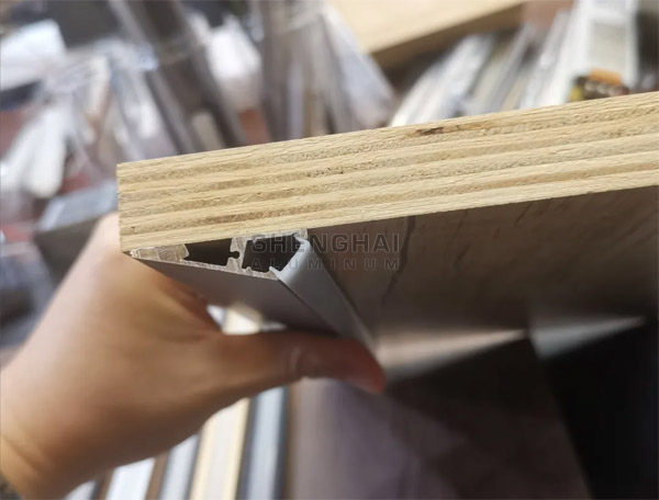 Aluminum LED strip profiles Aluminum LED strip profiles