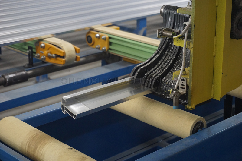 Aluminum profile straightening and correction Aluminum profile straightening and correction
