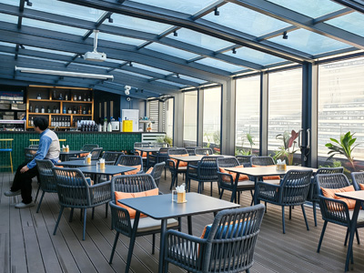 Aluminum sunroom for commercial