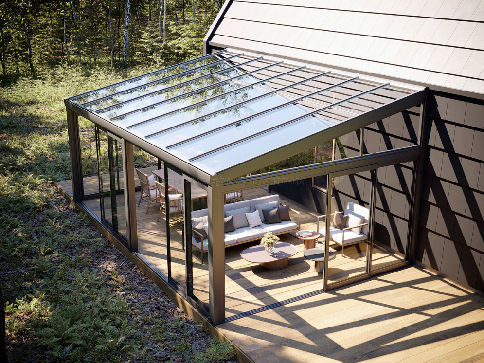 Aluminum sunroom for resident