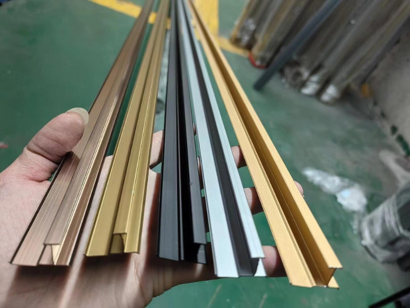 Aluminum trim surface finishes